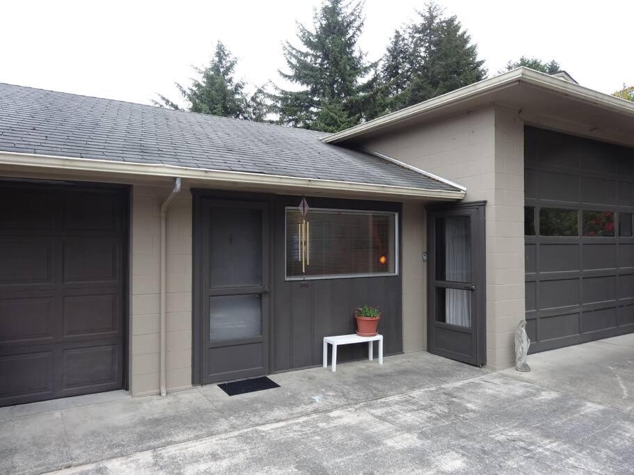 Dunes Coastal Studio North Bend Exterior photo